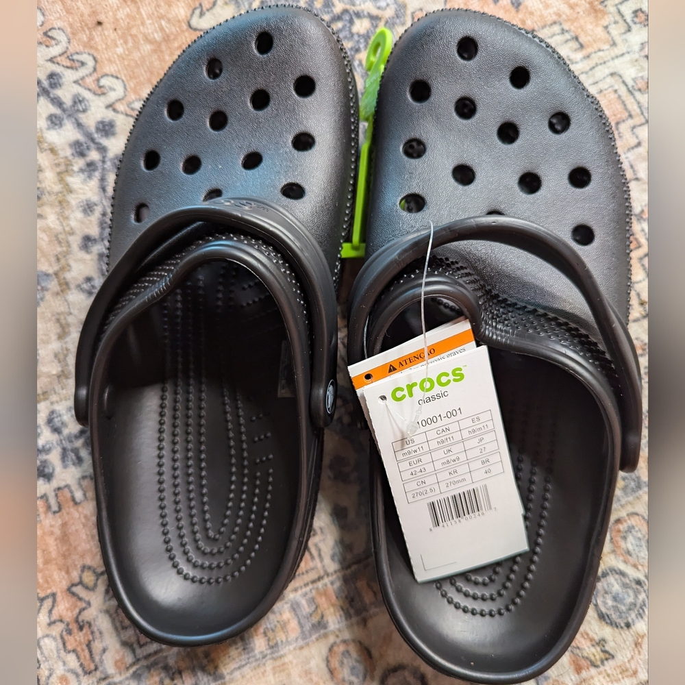 New  NWT New with Taga Crocs